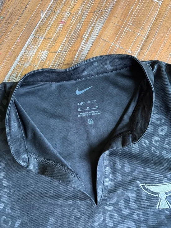 Nike Women’s Black Sleeveless Dri-FIT Tank with Subtle Leopard Print - Picture 2 of 2